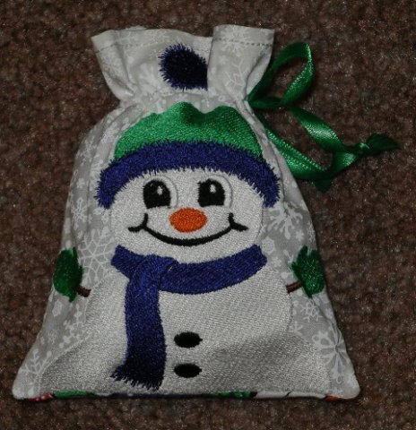 christmasbag_091014_1b.jpg